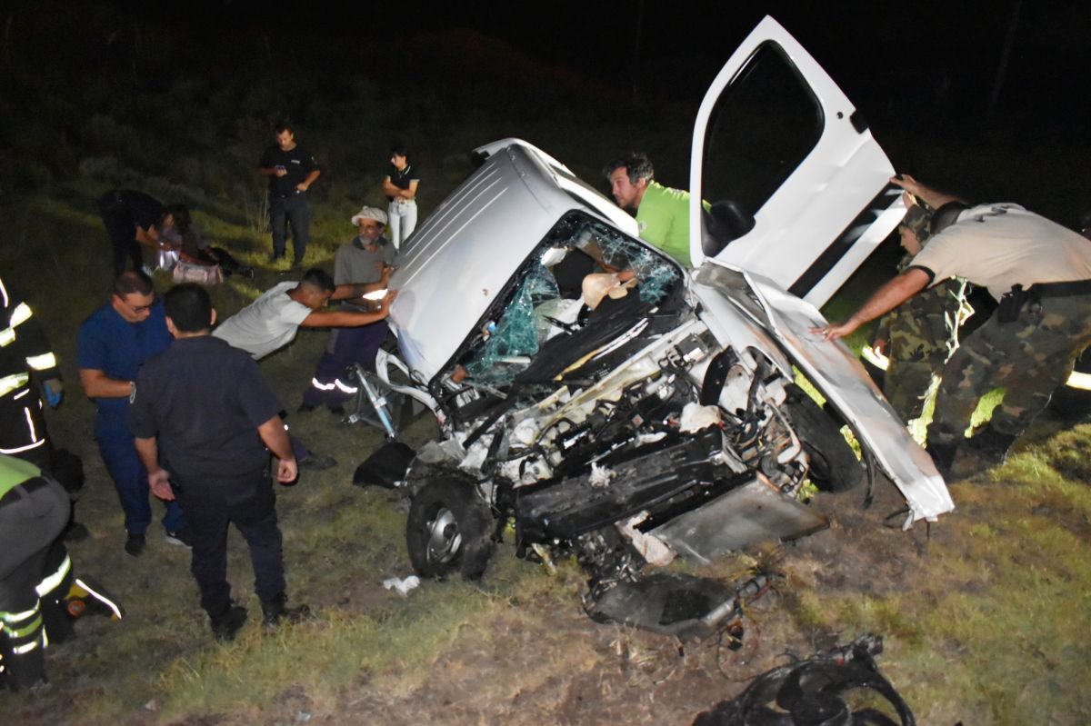 Ruta 5: Se desprendió un acoplado e impactó violentamente contra un utilitario