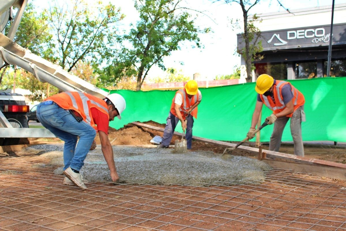 Avanzan las obras de renovación en el espacio de juegos de la Plaza San Martín