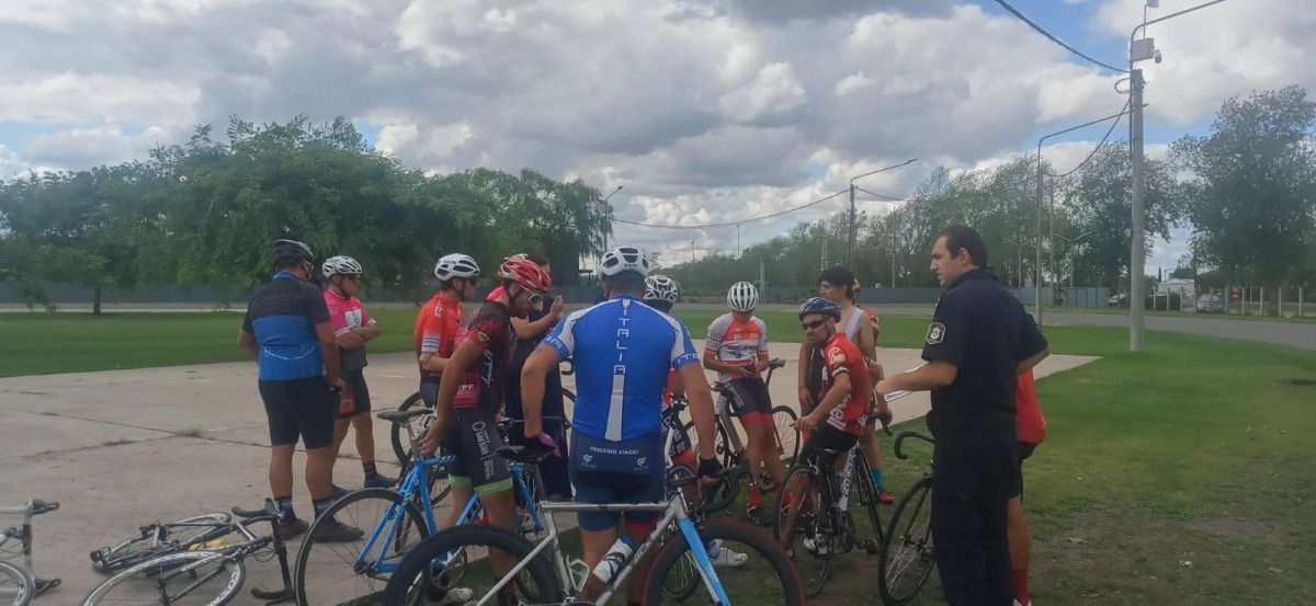 Impacto entre una ciclista y una mujer que caminaba por la Pista de Ciclismo