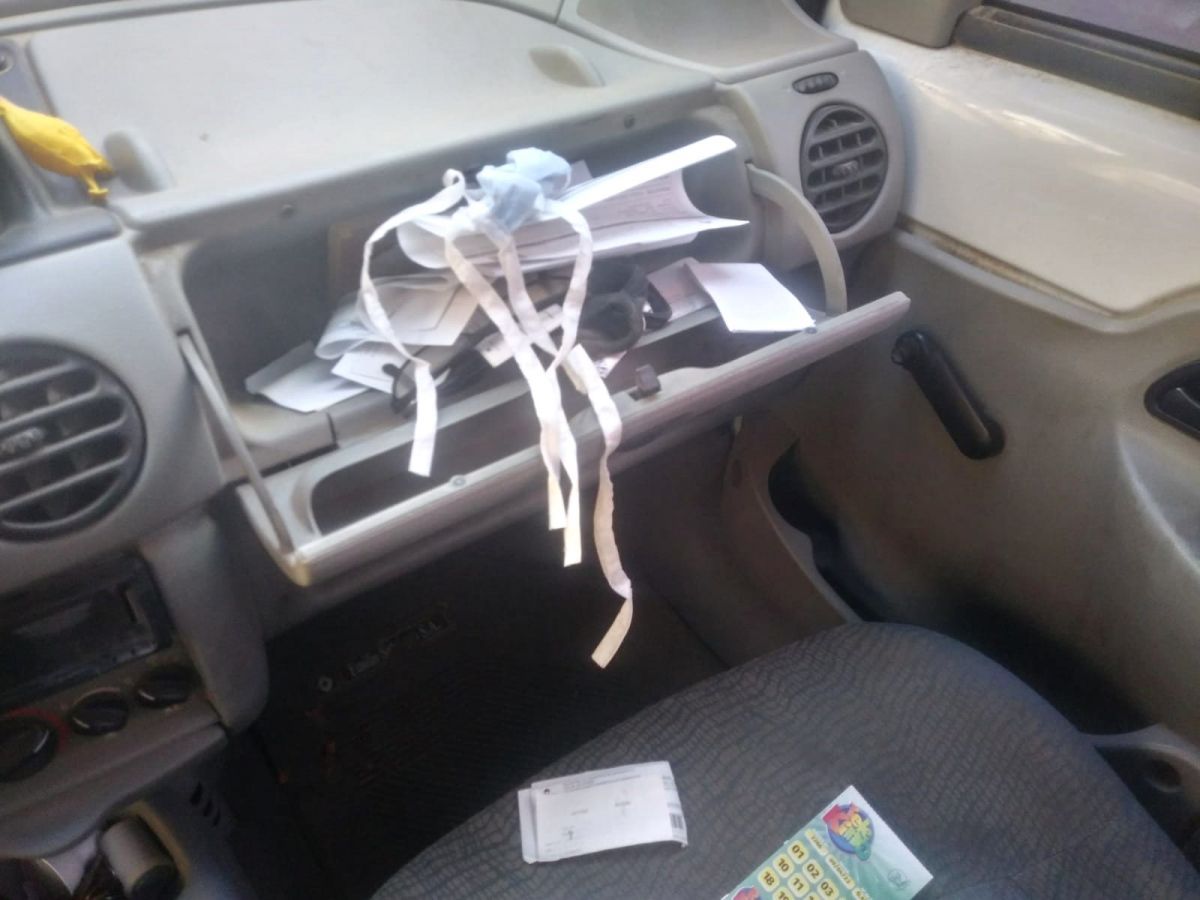 Robaron cosas de una camioneta de un trabajador de prensa