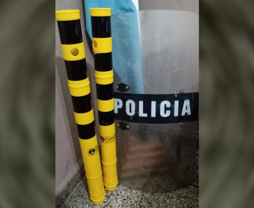 Un aprehendido por robar las barras de señalización de estacionamiento de motos