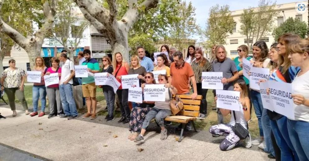 Pergamino: Comerciantes se movilizaron frente a la Municipalidad para pedir más seguridad 