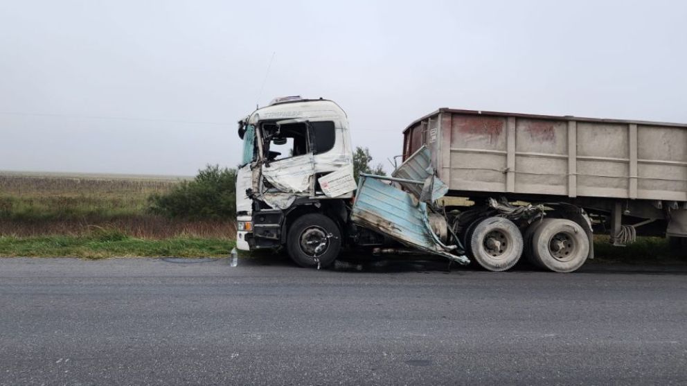 Fuerte choque entre camiones en la Ruta 51: uno de los choferes es bragadense