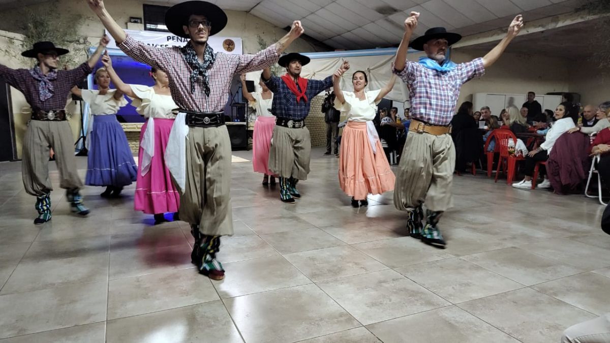 La Peña Raíces Bailando realizó su tercera fiesta de la zamba, en una noche con mucho público