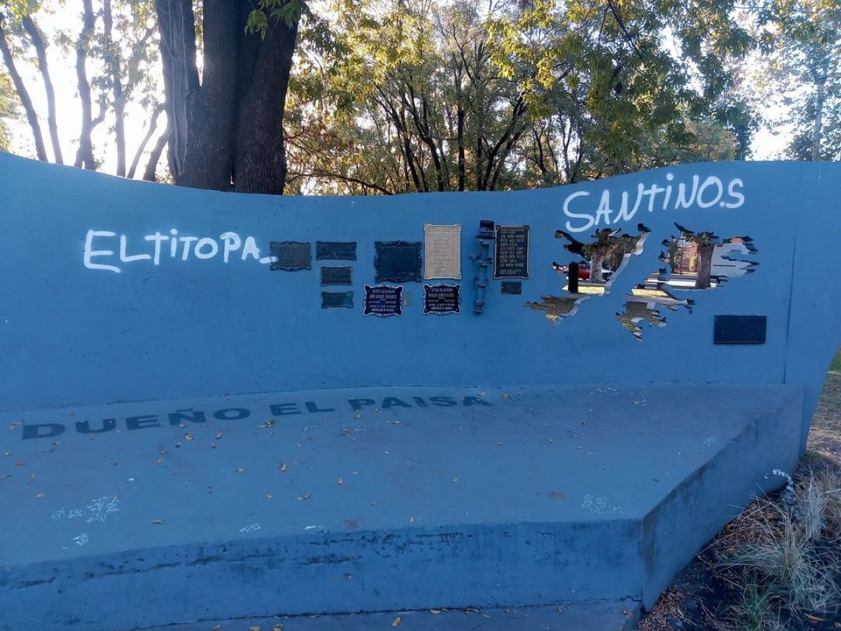Vandalizaron el Monumento a los Caídos y Veteranos de la Guerra de Malvinas