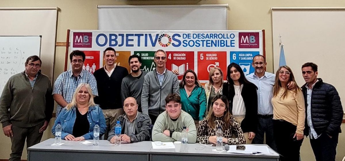 En el CRUB se realizó la charla para emprendedores organizado por la UCR local