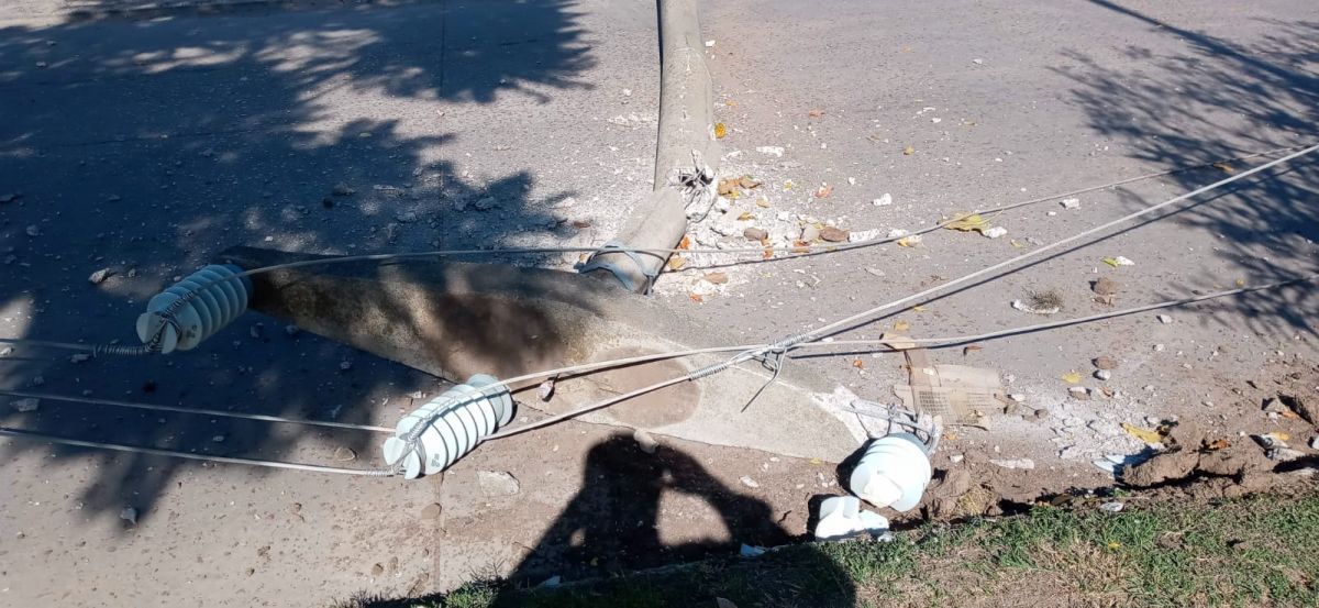 Corte de luz en un amplio sector de Bragado tras el choque de una camioneta a un poste
