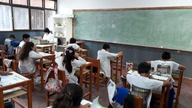 Quinta hora en las escuelas: Padres de alumnos de la Escuela 7 se dirigen a la Jefa Distrital de Educación