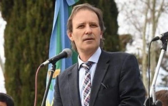 La UCR se mete en la polémica por la quinta hora y traerá a Diego Julio Martínez