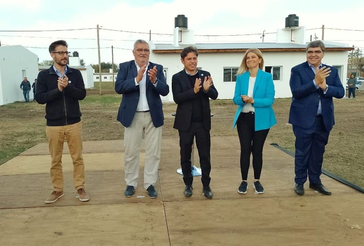 Axel Kicillof y Verónica Magario entregaron viviendas en Bragado