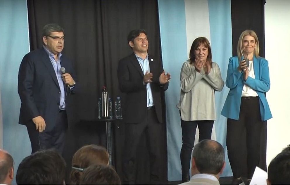 Acto de Kicillof en el Club Porteño, con mensajes políticos de cara a las elecciones