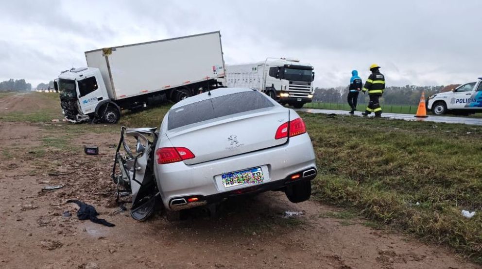 Fatalidad en Ruta 5 tras un choque entre un camión y un auto 