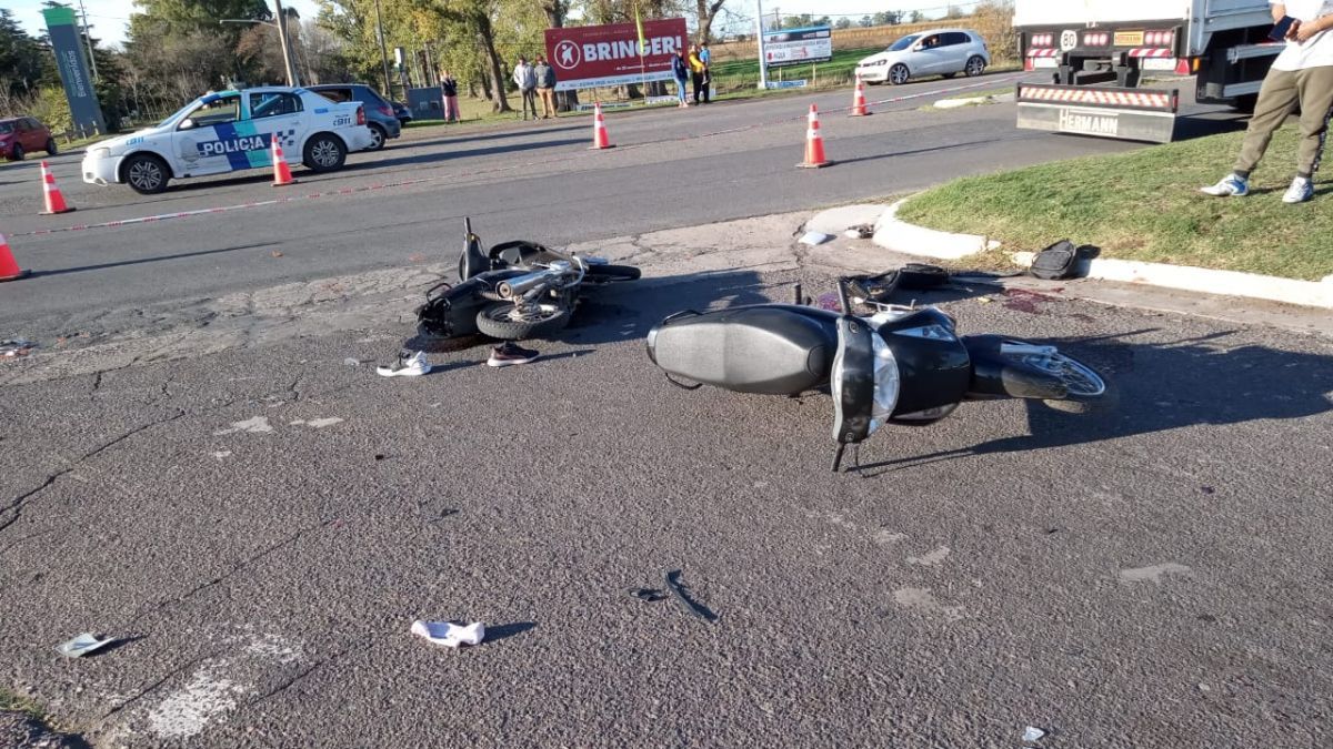 Falleció una de las jóvenes que circulaban en la moto embestida por el camión