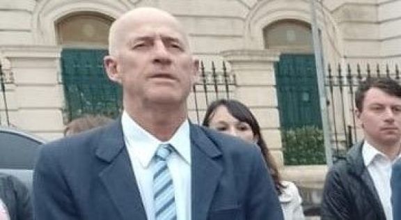 Franzoni fue el único precandidato a intendente confirmado que asistió al acto del Día de la Patria