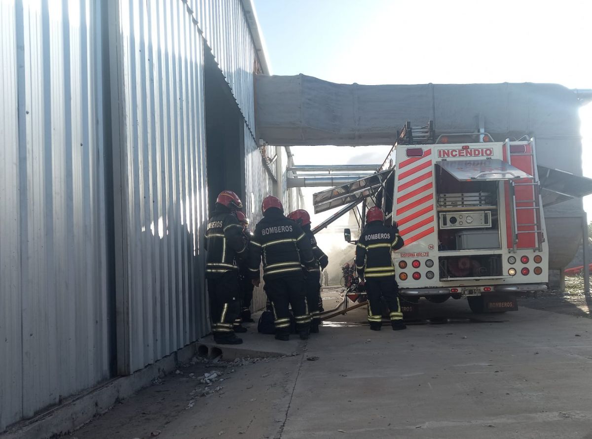 Principio de incendio en los galpones de Le Utthe 