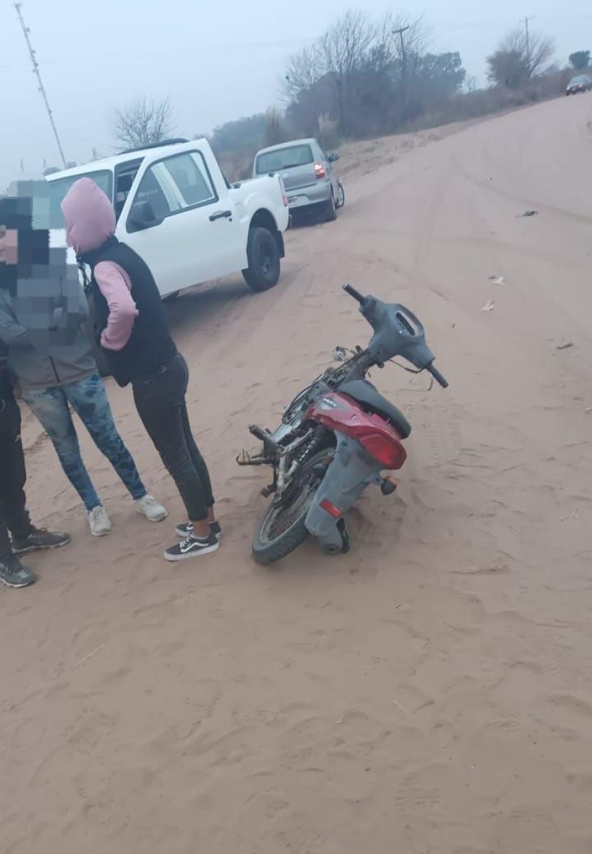 Dos menores de 11 y 14 años robaron una moto a plena luz del día