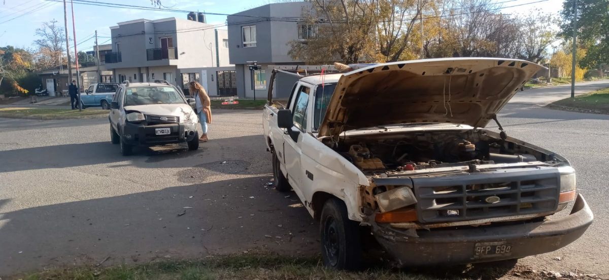 Fuerte choque en Yrigoyen y Jaime Coll nuevamente: Importantes daños materiales